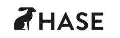 Logo HASE en gris foncé sur fond noir, présentant une silhouette de lapin ou lièvre assis. Design simple et reconnaissable.